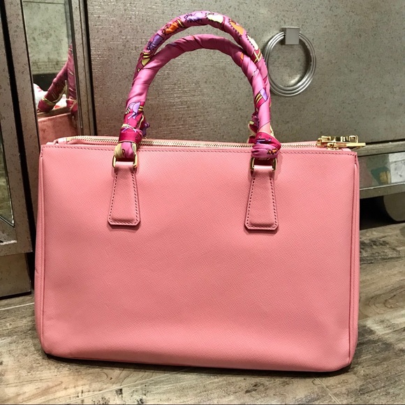 💗Authentic Prada Saffiano Lux Bag💗 - Picture 2 of 9